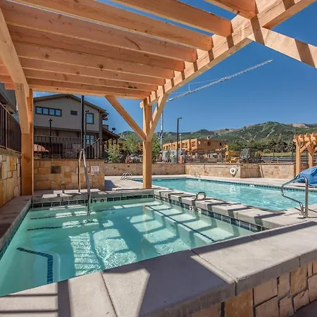 Blackstone Luxury 3Br On Golf Course, Outdoor Swimming Pool And Clubhouse, Walk To Hiking Trails